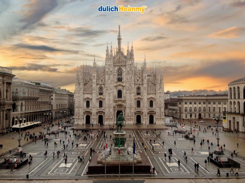 Nhà thờ Duomo di Milano là một trong những công trình kiến trúc tôn giáo vĩ đại nhất thế giới Nhà thờ Duomo di Milano là một trong những công trình kiến trúc tôn giáo vĩ đại nhất thế giới