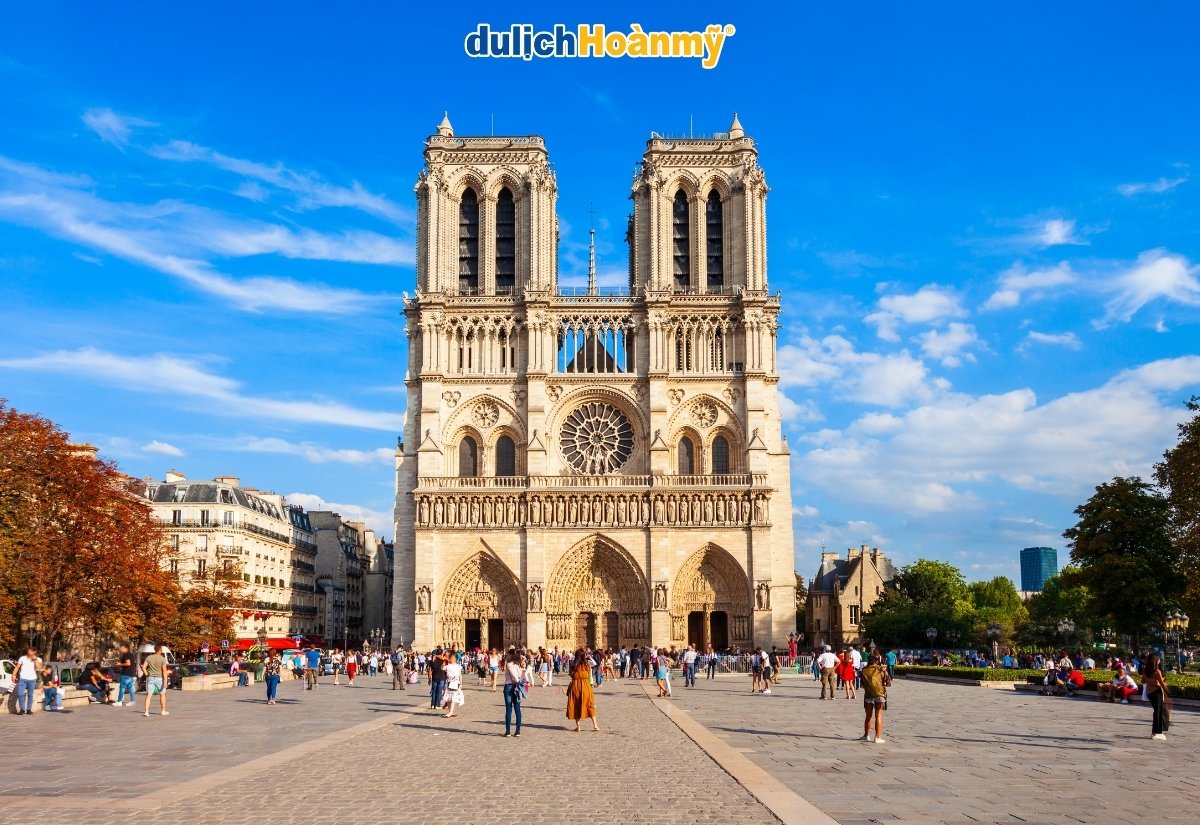 Khám phá thành phố Paris Pháp : Biểu tượng của tình yêu & nghệ thuật 4 Nhà thờ Đức Bà
